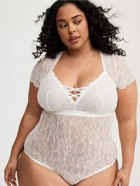 Torrid Shortsleeve White Lace Bodysuit Sz 3